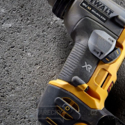 Akumulátorové vŕtacie kladivo 18V DeWALT DCH172N Náhľad